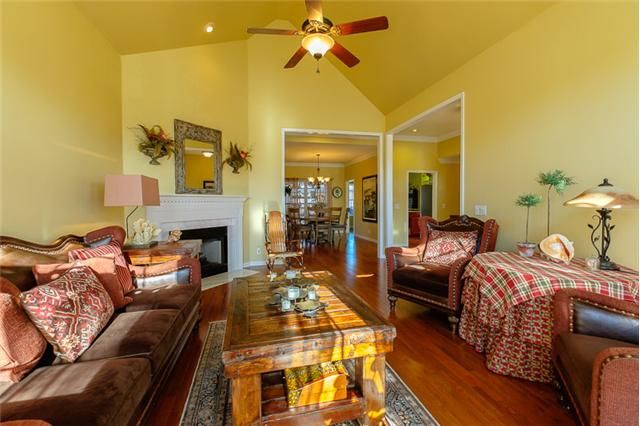 102 Lands End, Hendersonville, TN 37075