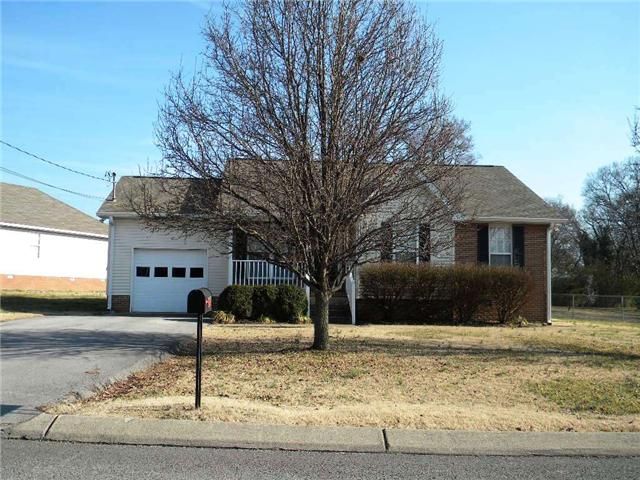 802 Spring Meadow Ln, Lebanon, TN 37087