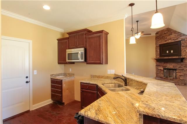 35 Harbor Pointe #10, Lebanon, TN 37087