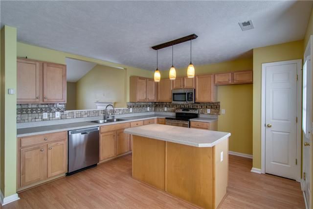 1049 Bradford Park Rd, Mount Juliet, TN 37122