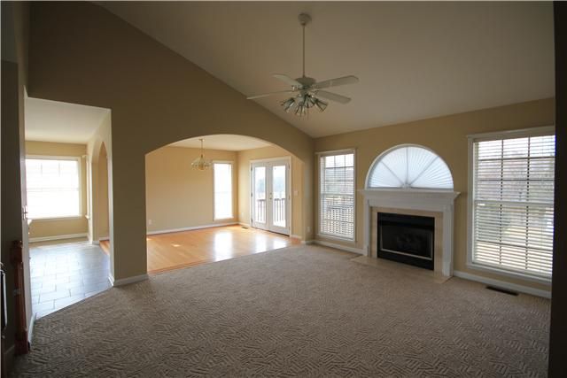 38 Oak Valley Dr, Spring Hill, TN 37174