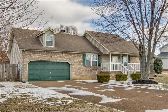2016 Watts Dr, Greenbrier, TN 37073