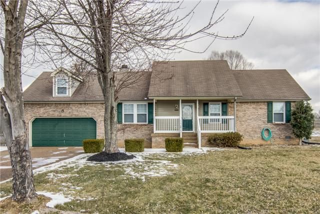 2016 Watts Dr, Greenbrier, TN 37073