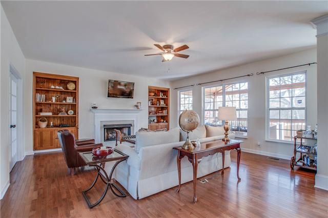 909 Brancaster Ln, Nashville, TN 37211