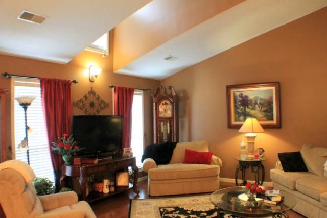 800 Browns Ln #E3, Gallatin, TN 37066