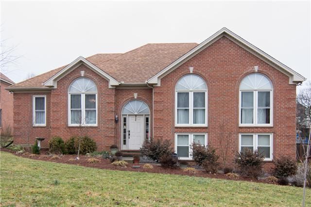 106 Briarcrest Ct E, Hendersonville, TN 37075