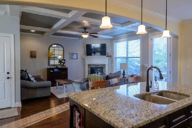1003 Avery Trace Cir, Hendersonville, TN 37075