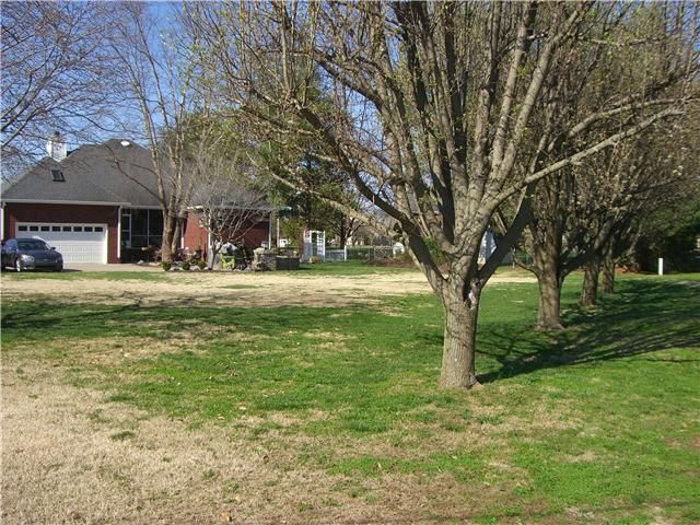 131 Lakepointe Rd, La Vergne, TN 37086