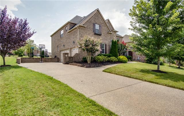 1341 Round Hill Ln, Spring Hill, TN 37174
