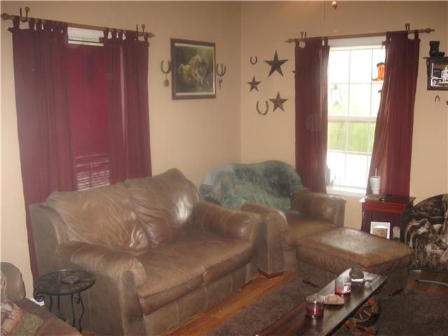 1064 Nosegay Rd, White Bluff, TN 37187
