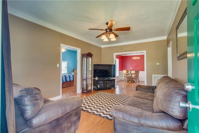 106 W End Ave, Dickson, TN 37055