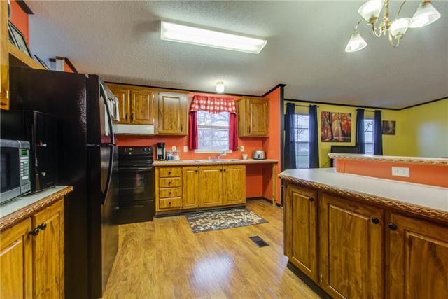 220 S 3rd St, Dickson, TN 37055