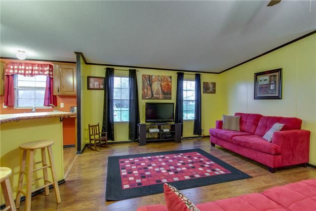 220 S 3rd St, Dickson, TN 37055