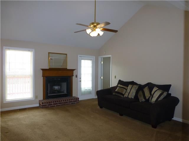 1996 Waterford Dr, Old Hickory, TN 37138