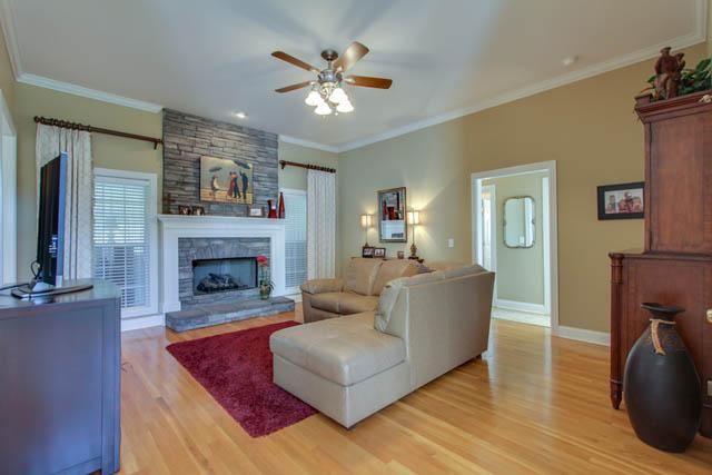 2232 Westwood Dr, Murfreesboro, TN 37130