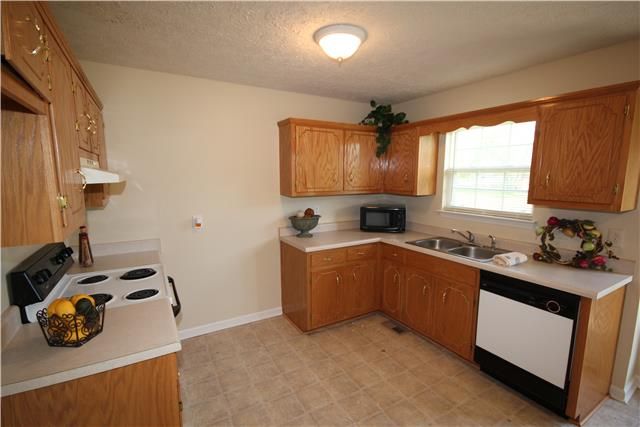 2407 Willow Dr, Murfreesboro, TN 37130