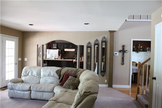 6946 Whispering Oaks Dr, Springfield, TN 37172