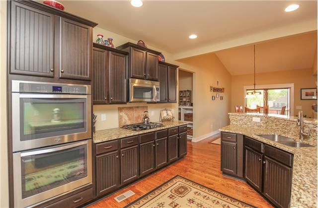 2116 Ravenscourt Dr, Thompsons Station, TN 37179