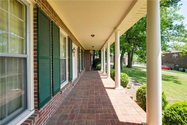 913 Century Oak Dr, Nashville, TN 37211