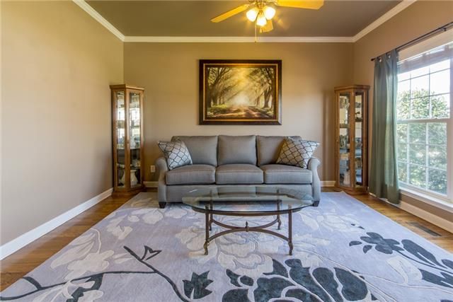 1403 Augustine Ct, Thompsons Station, TN 37179