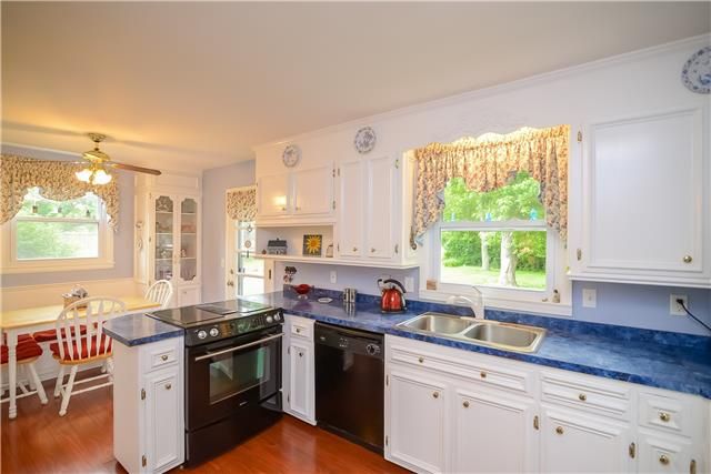 908 Crownhill Dr, Nashville, TN 37217