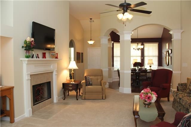 1211 Stockwell Dr, Murfreesboro, TN 37128