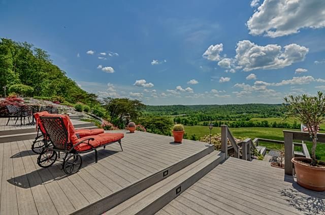 1000 Feather Ridge Rd, Charlotte, TN 37036