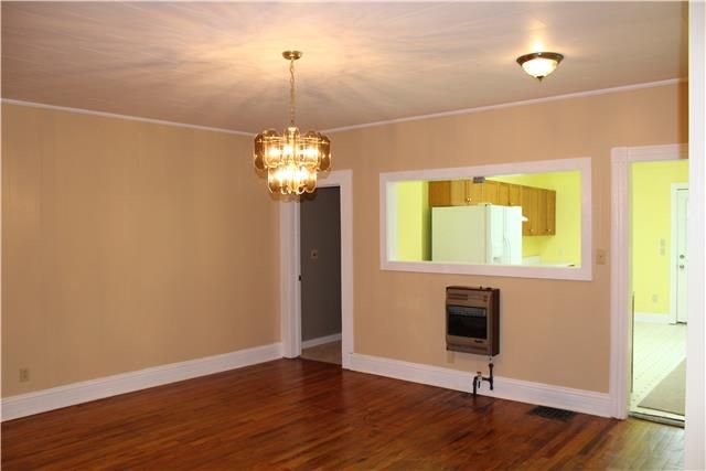 413 W College St, Dickson, TN 37055