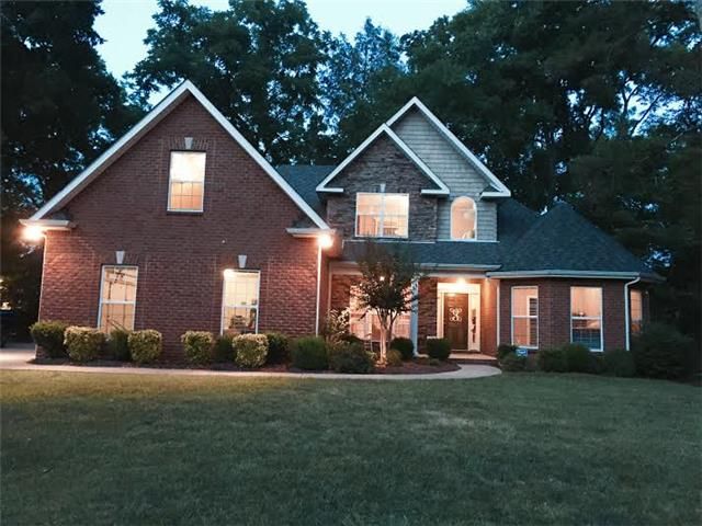 2217 Oakside Ct, Murfreesboro, TN 37128