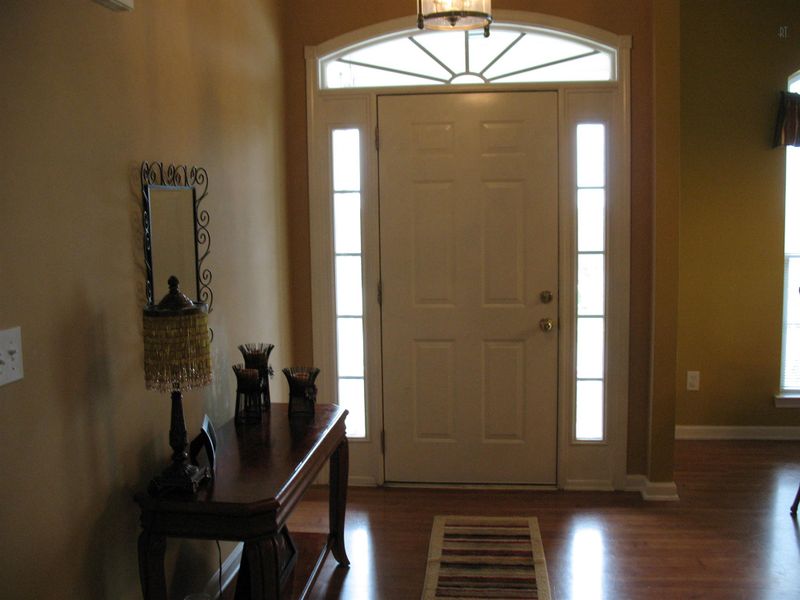 717 Pinoak Cir, La Vergne, TN 37086