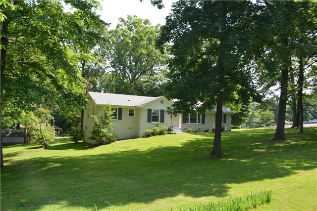 105 Lone Oak Dr, Dickson, TN 37055