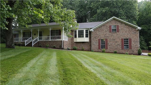 1421 Cantrell Dr, Cottontown, TN 37048