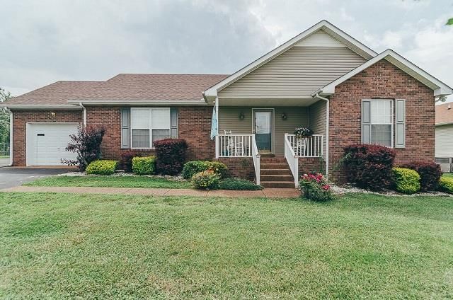 709 Red Hollow Dr, Springfield, TN 37172