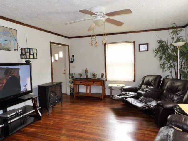 303 High St, Dickson, TN 37055