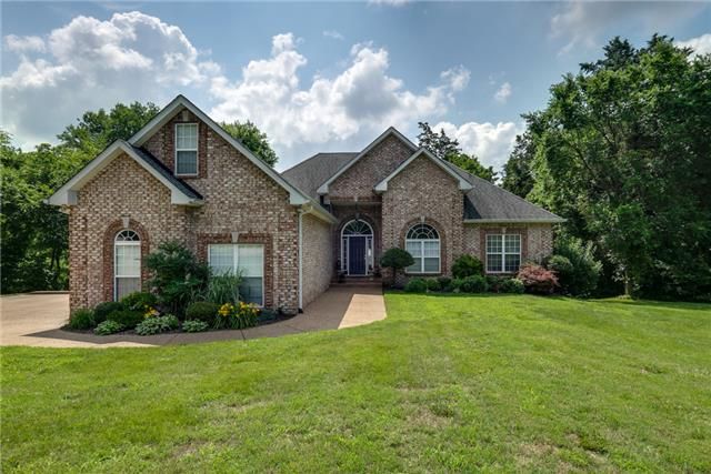 2040 Earl Pearce Cir, Mount Juliet, TN 37122