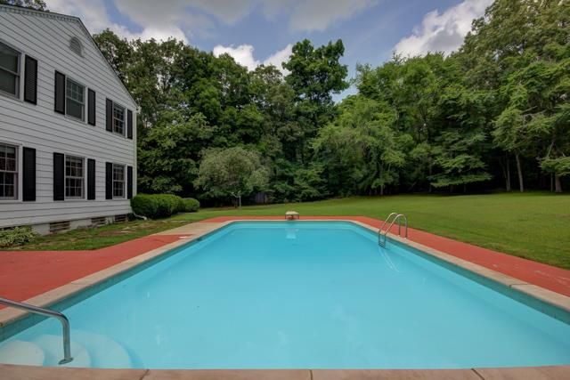 223 Druid Hills Dr, Dickson, TN 37055