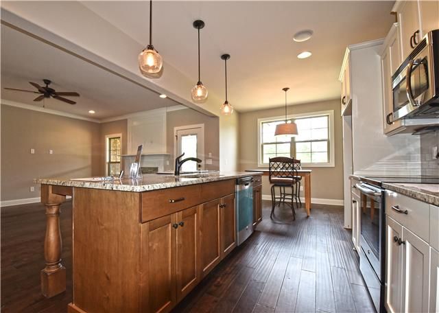 2206 Clays Mill Dr, Murfreesboro, TN 37129