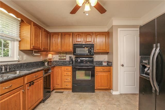 4838 Spring Cove Dr, Murfreesboro, TN 37128