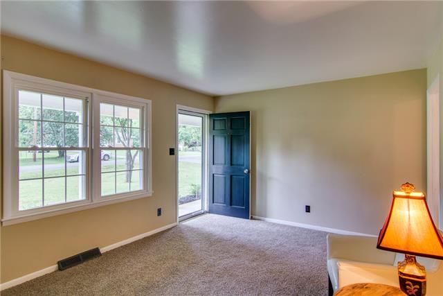 404 Formosa Dr, Columbia, TN 38401