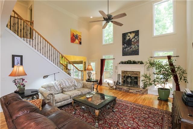 989 Shadow Ln, Mount Juliet, TN 37122