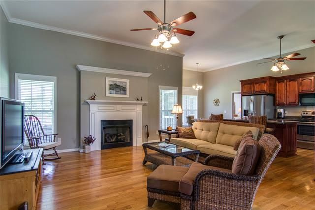701 Pleasant View Dr, Columbia, TN 38401