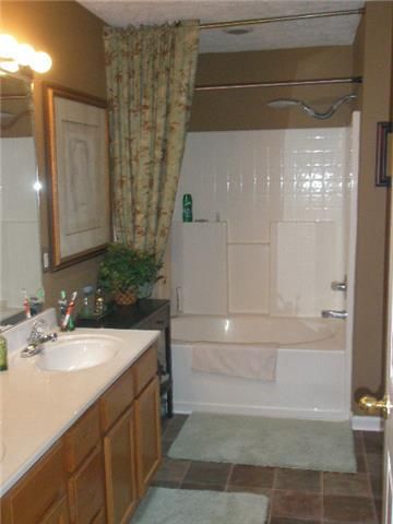 299 Iris Dr, Hendersonville, TN 37075
