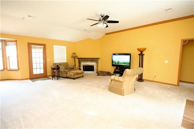 402 Lake Forest Dr, Murfreesboro, TN 37129