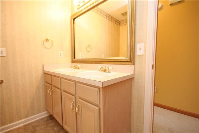 402 Lake Forest Dr, Murfreesboro, TN 37129