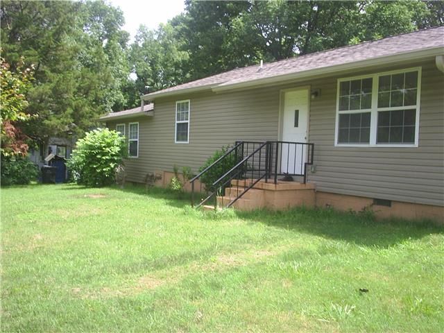 130 Hillview Dr, La Vergne, TN 37086