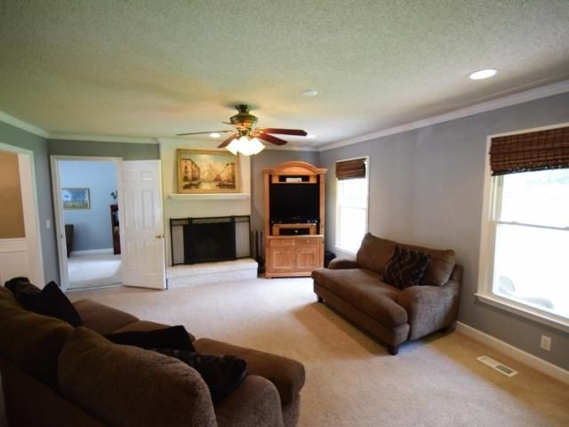 4323 Cavalier Dr, Murfreesboro, TN 37129