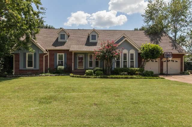 2423 Riverstone Dr, Murfreesboro, TN 37128