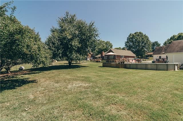 707 3rd Ave W, Springfield, TN 37172
