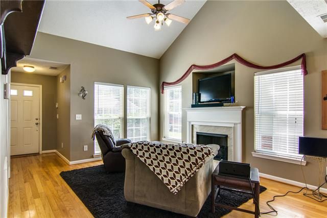 407 Creekside Ln, Spring Hill, TN 37174