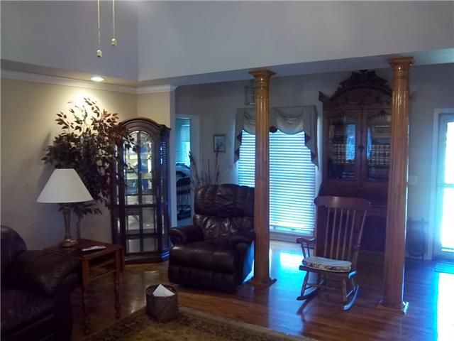 1901 Hogan Dr, Springfield, TN 37172